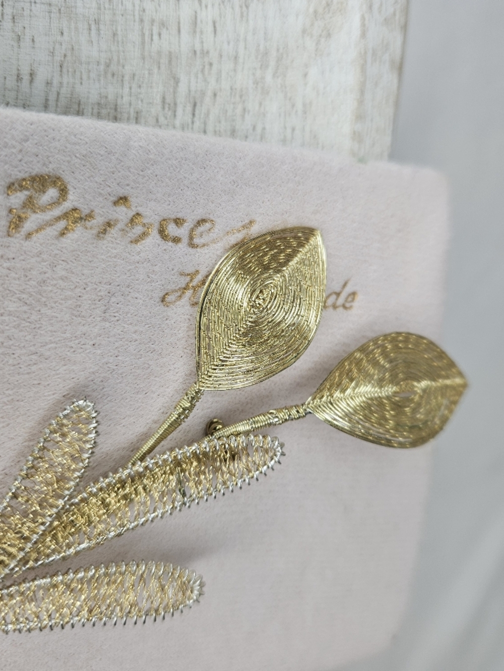 Vintage 70s Handcrafted Gold Tone Leaf Flower Brooch Princess Jewelry NOS NIP - Picture 6 of 7